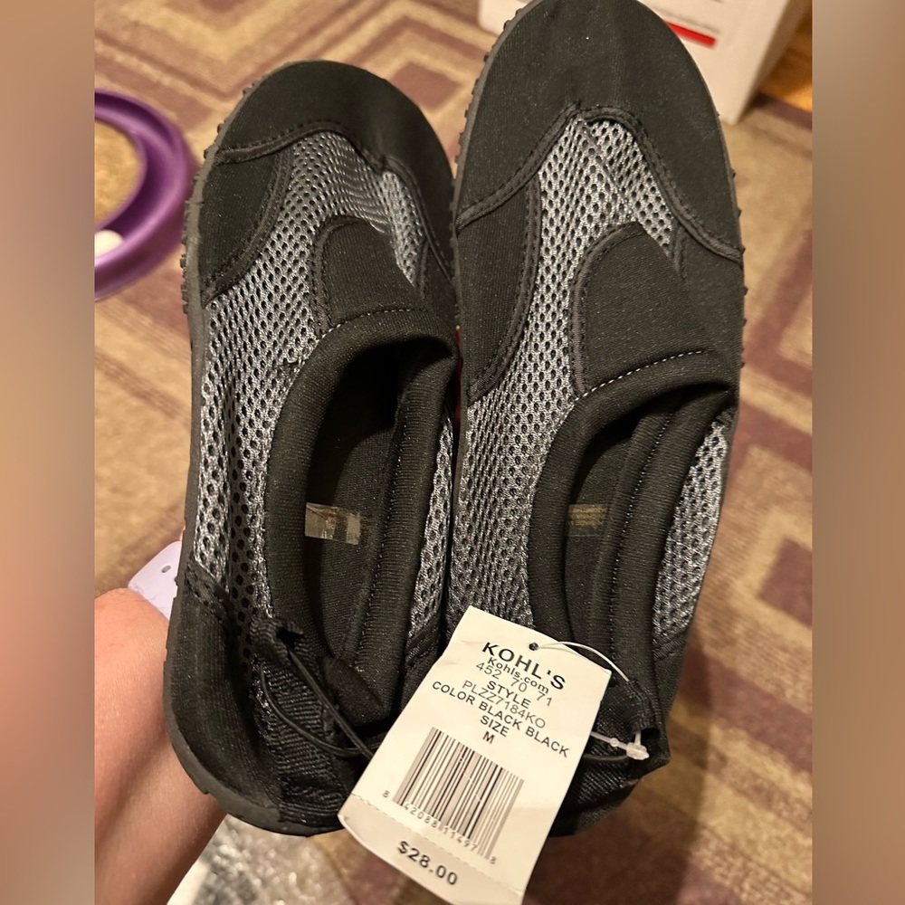 NEW Men’s water shoes size M